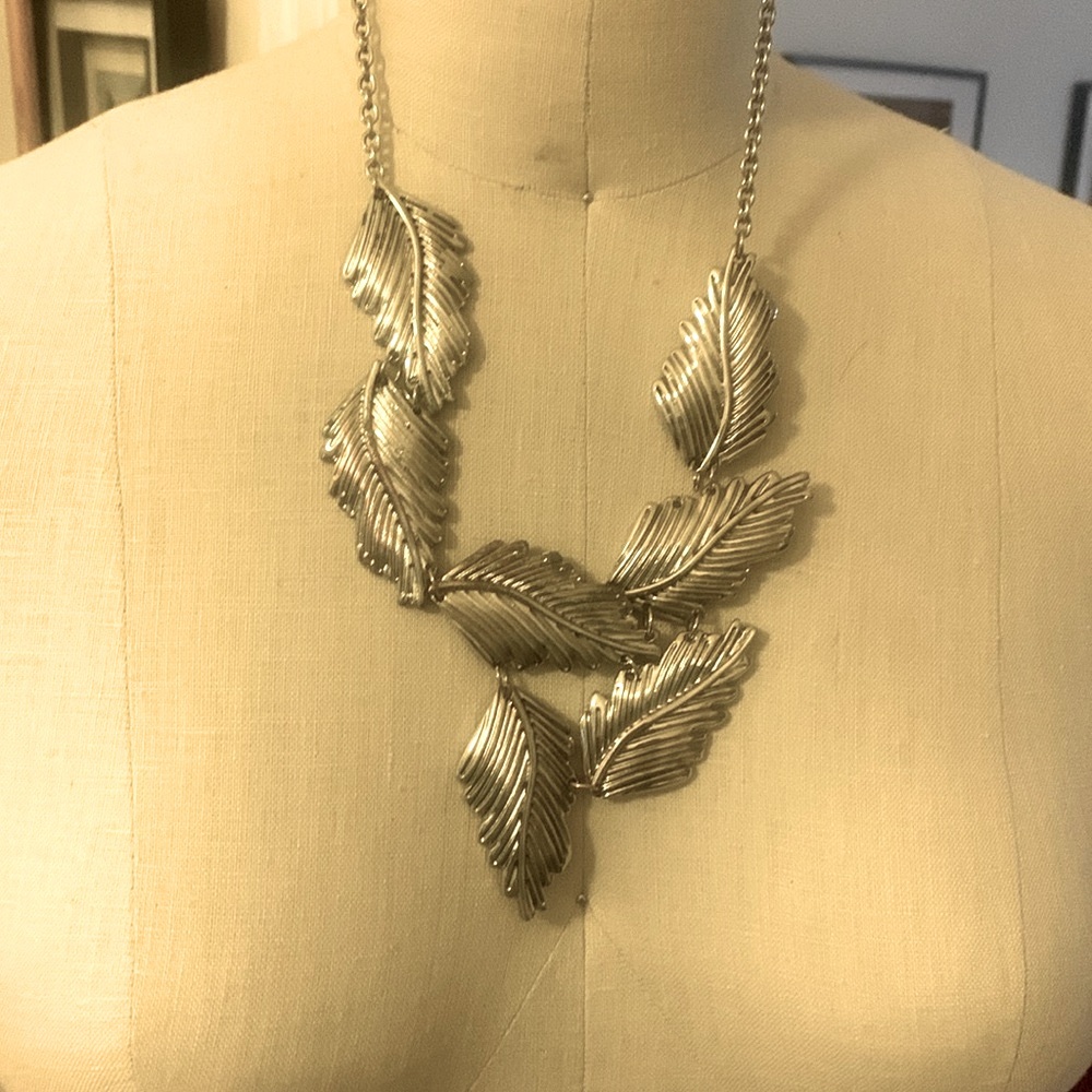 Leaf metal necklace